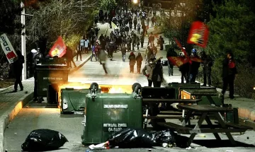 Турската полиция използва водни оръдия срещу протестиращи