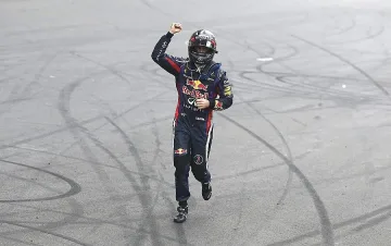 Фетел подгони рекорда на Шуми