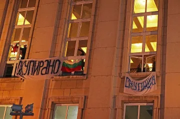 Провокатори пред Алма матер сплашиха студентите