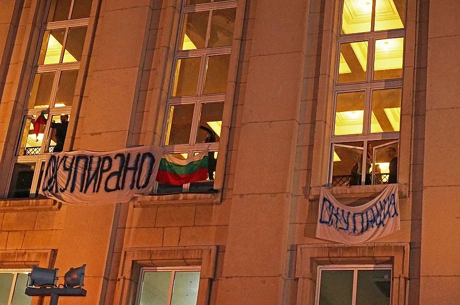 Провокатори пред Алма матер сплашиха студентите