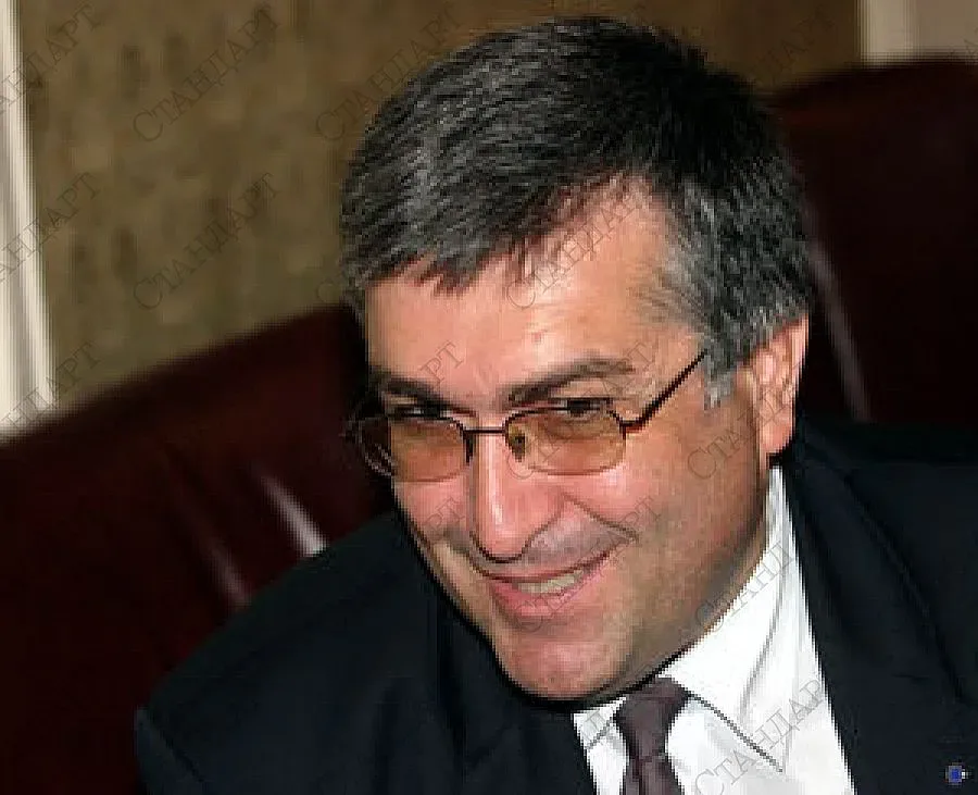 Партийното членство на проф. Близнашки под въпрос