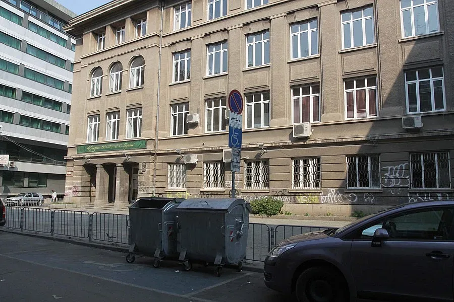 Хвърляме обелките в кафяви кофи