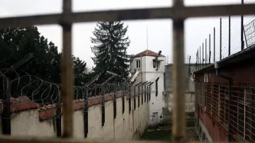Затворническите надзиратели излизат на протест