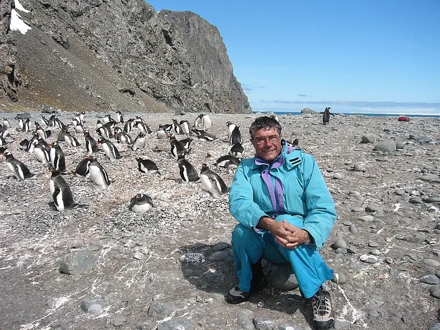 Подариха електронна библиотека на базата ни в Антарктида