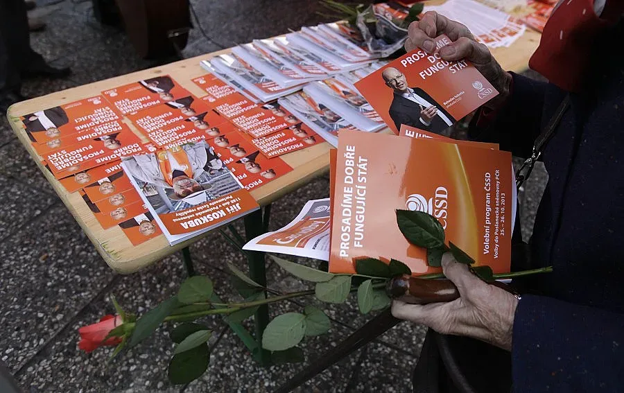 Предсрочни парламентарни избори се провеждат в Чехия