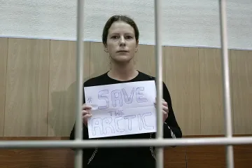 Русия намали обвиненията срещу активистите на Грийнпийс
