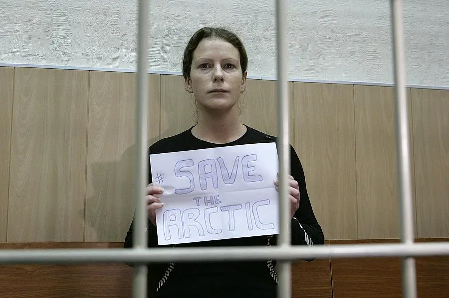 Русия намали обвиненията срещу активистите на Грийнпийс