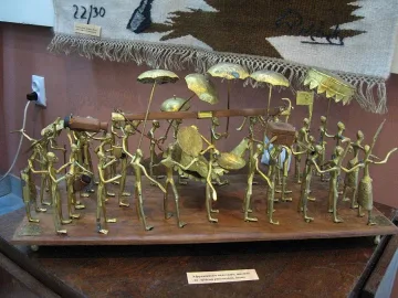 Съкровища, събирани над 3 десетилетия от Тато, събират публика