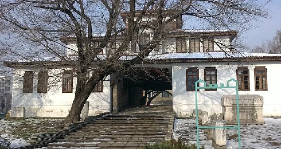 България пада под турско през 1422, не през 1396