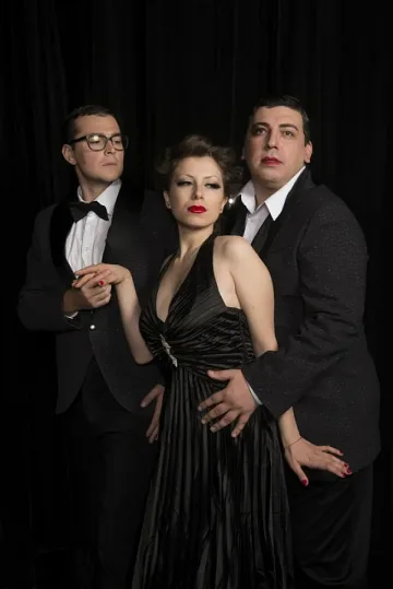 Геро се фръцка по дантели в Младежкия