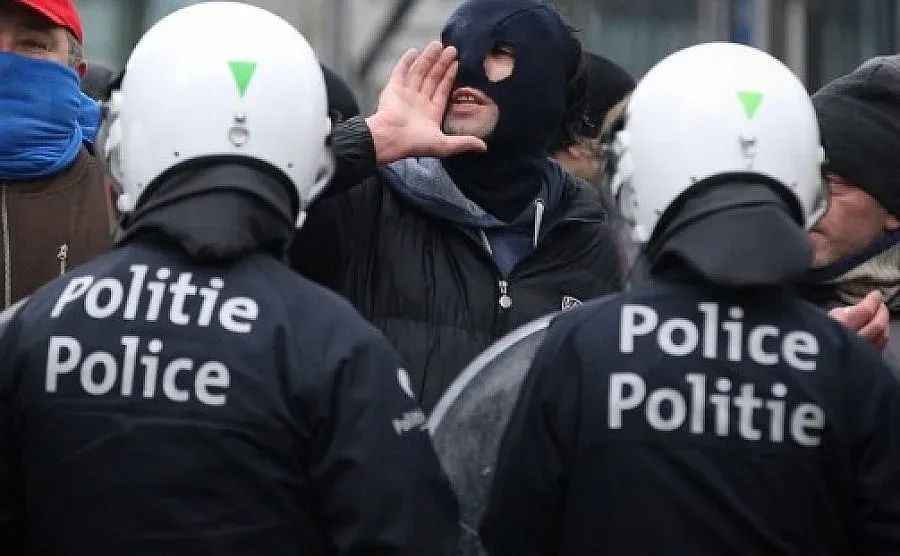 Закопчаха 76 фенове на ПСЖ