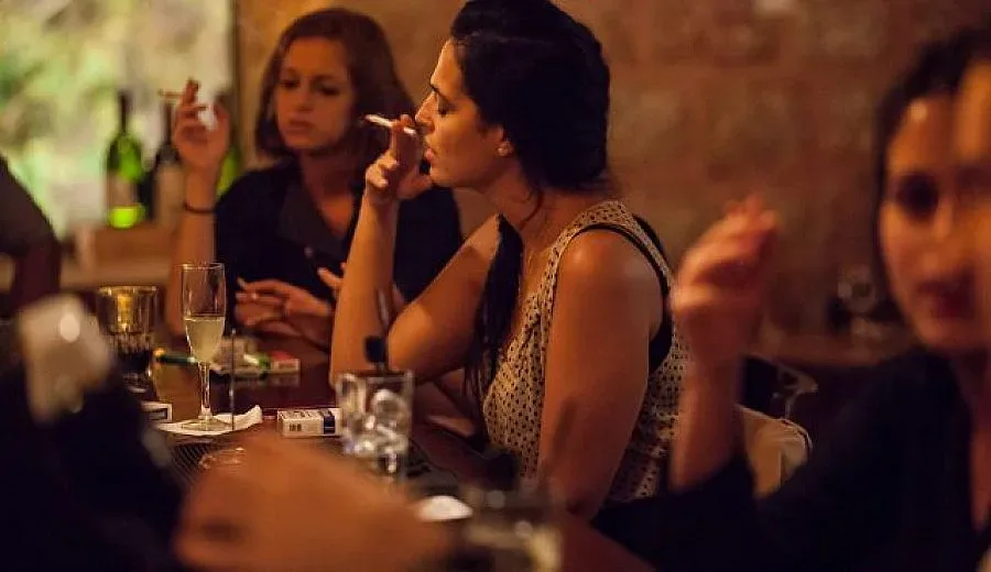 На първо четене: Пушенето в заведения разрешено