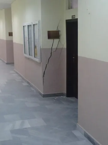 Учебен корпус на УНСС пропадна