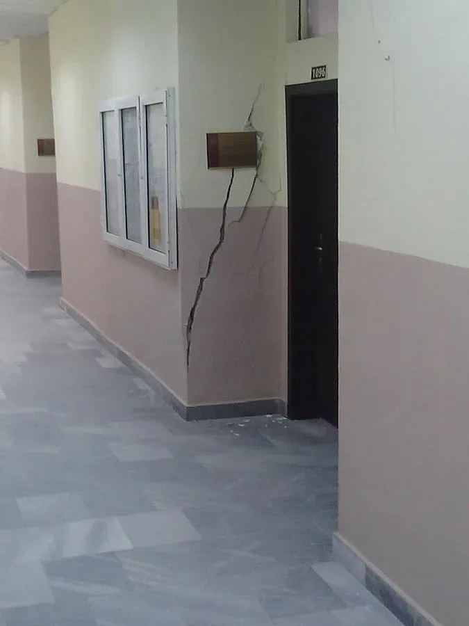 Затвориха учебен корпус на УНСС заради авария