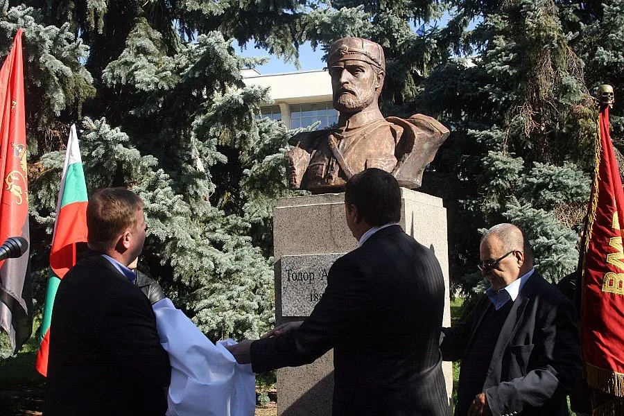 Откриха бюст-паметник на Тодор Александров пред Съдебна палата