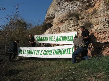 Спасяват уникална скална църква по европроект
