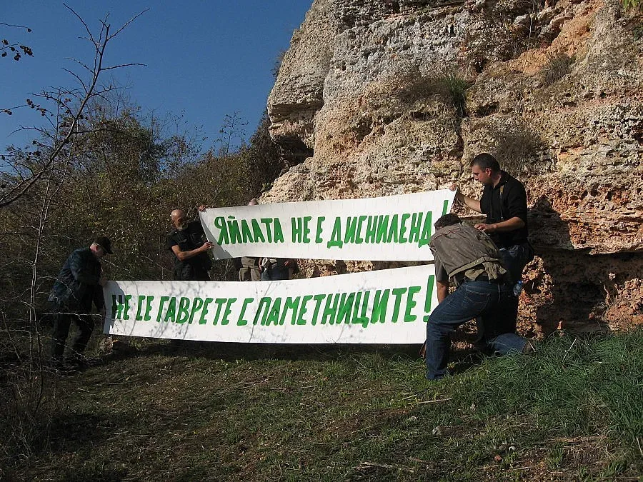 Спасяват уникална скална църква по европроект