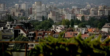 Цените на жилищата продължават да падат