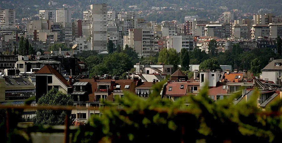 Цените на жилищата продължават да падат