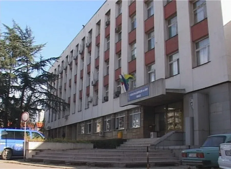 Двама отвличат сливналийка 