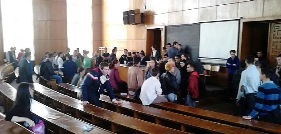 Студенти окупираха аудитория 272 в СУ