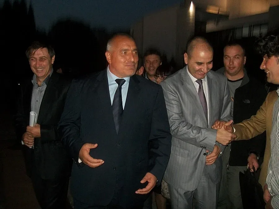 Борисов: Службите да си свършат работата за бежанците