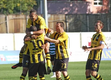 "Ботев" се сплотил на тежка софра 