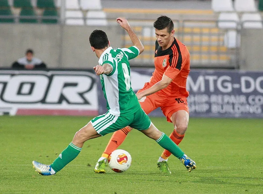 Арестуваха дядо за хвърлени семки