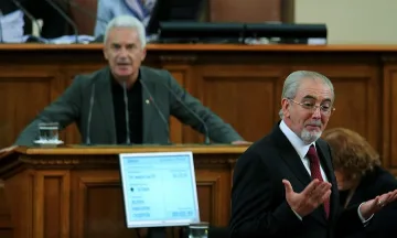 ДПС иска тълкуване на Конституционния съд за мораториума