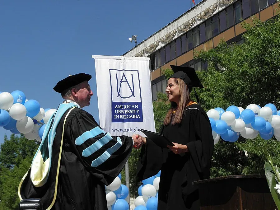 В АУБ умуват за нов президент