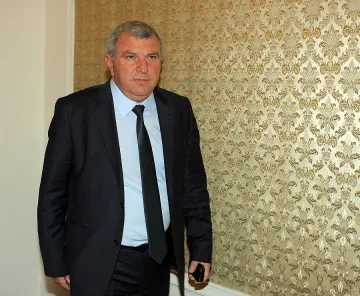 Греков: Ограничаваме закупуването на земя със законови средства