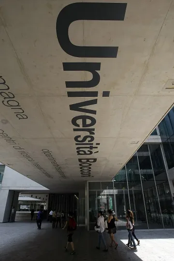 БГ студенти шият за Армани и Фере