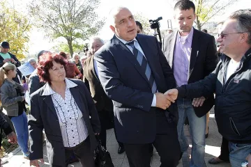 Борисов: Правителството прехвърля бежанците на кметовете