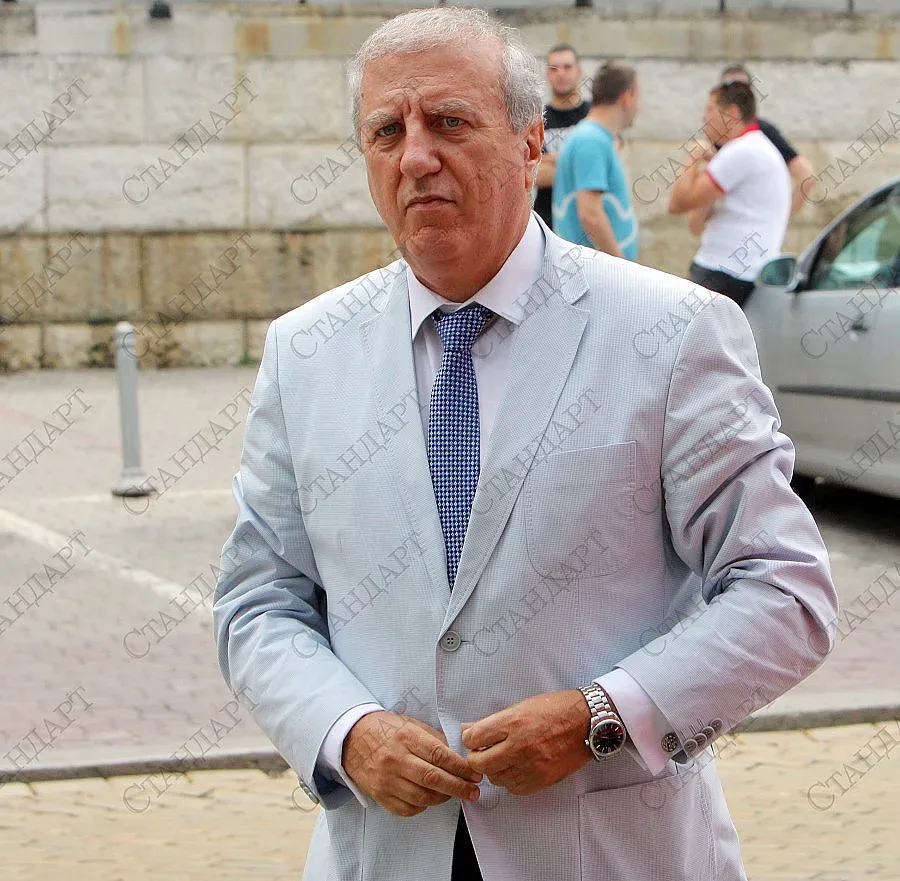 Томов: Намерих пари за "Армията"