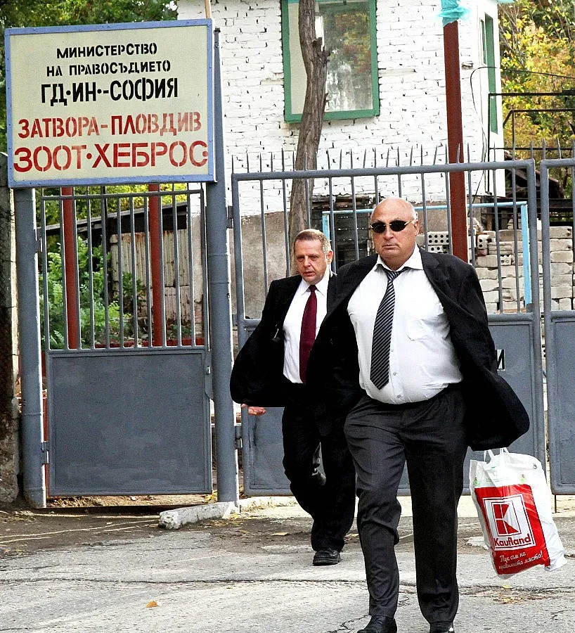 Цар Киро на меден месец в чужбина