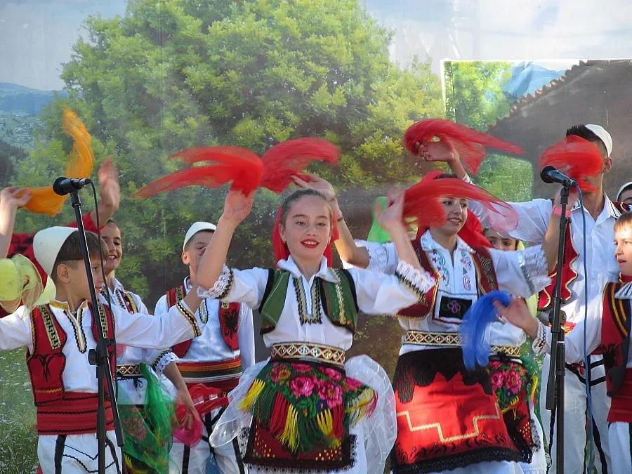 Малешево запя и затанцува с 2900 самодейци