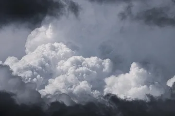 Облачен неделен ден с възможност за валежи на места