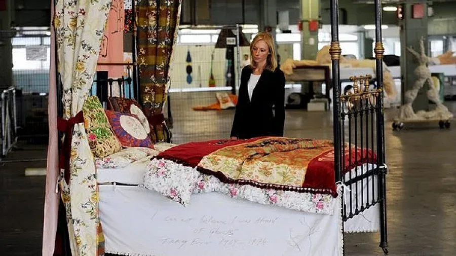 Инсталация на Трейси Емин стигна 770 500 долара на търг