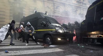 Протести и безредици срещу строителство на жп линия в Рим 
