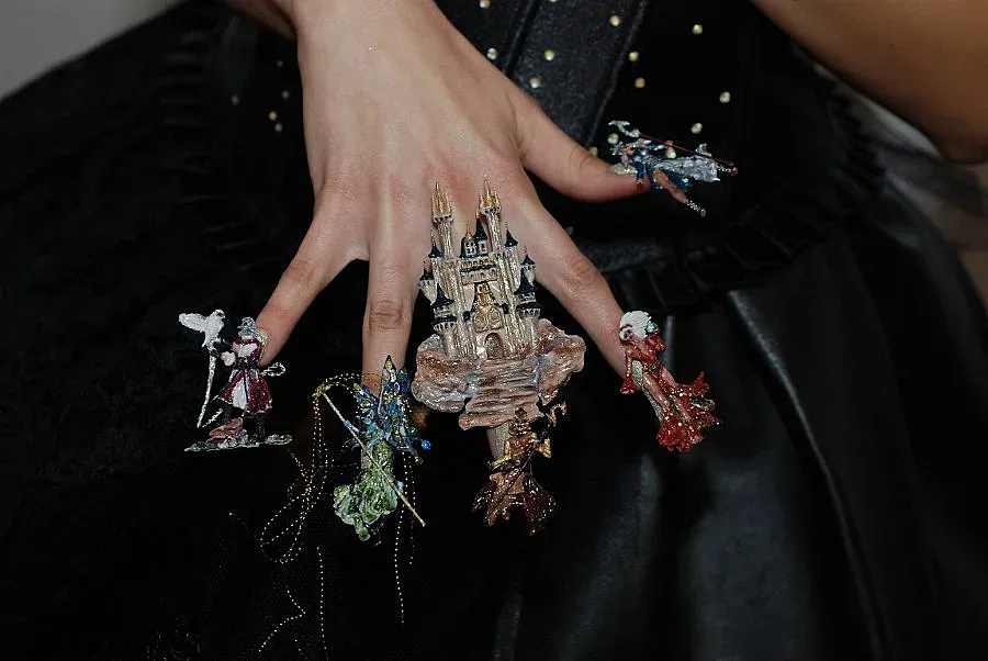 Феи и танцьорки върху маникюра