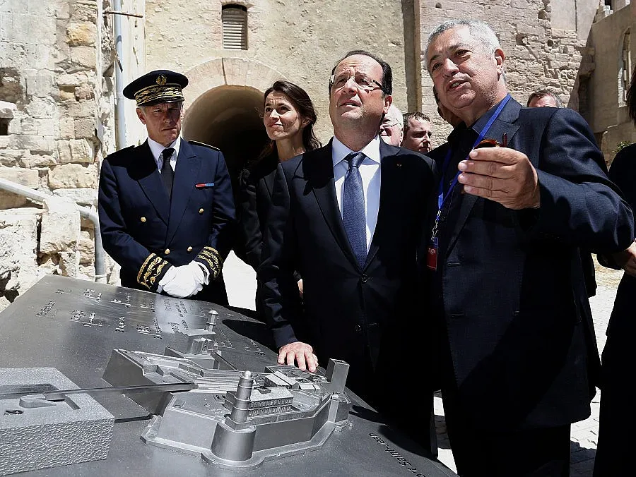 Оланд: Изгонената ученичка от ромски произход да се завърне