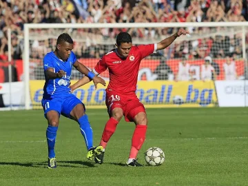 Започна дербито на истината