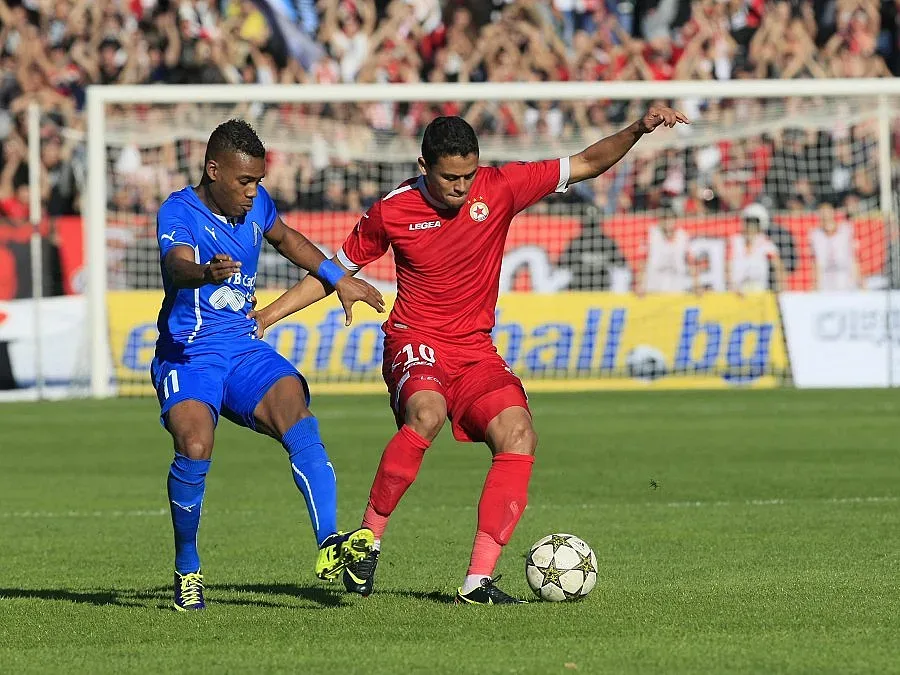 Започна дербито на истината