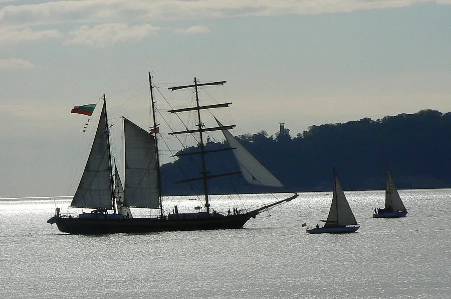 Ветроходът "Роял Хелена" се завърна във Варна
