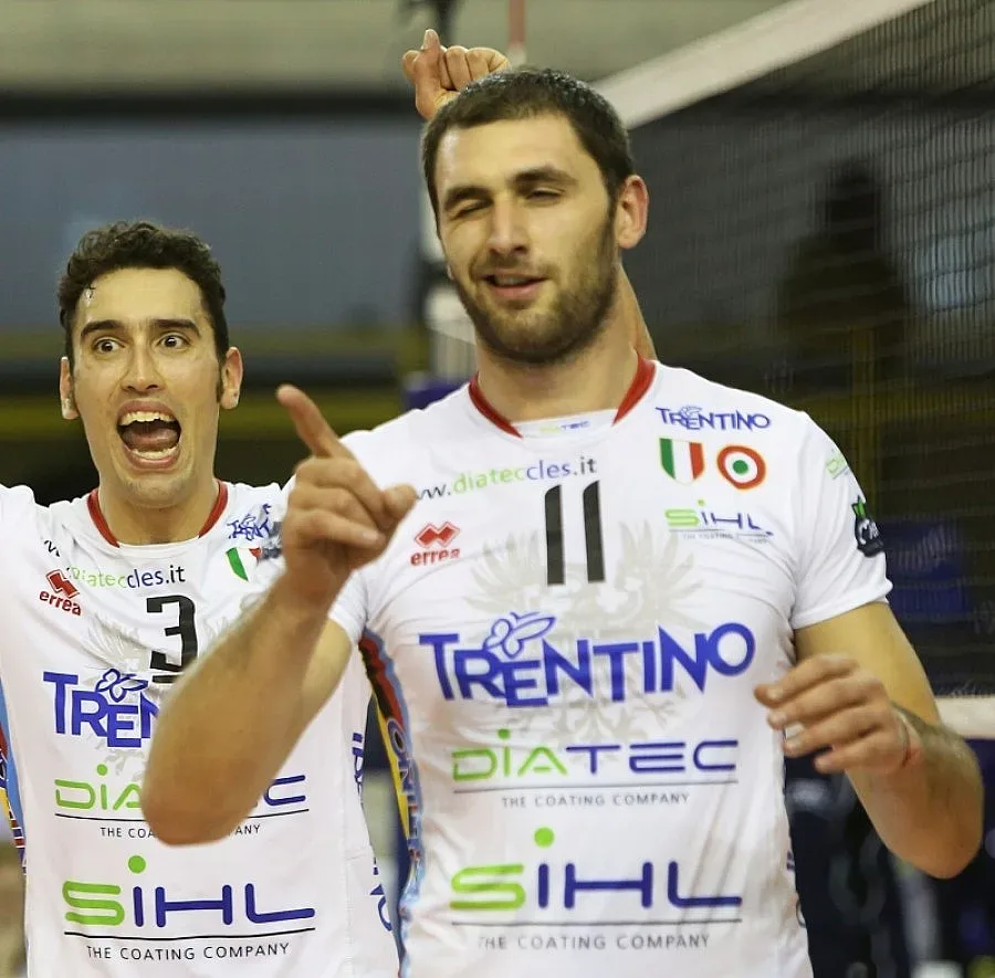 Соколов и Диатек на полуфинал на клубното световно