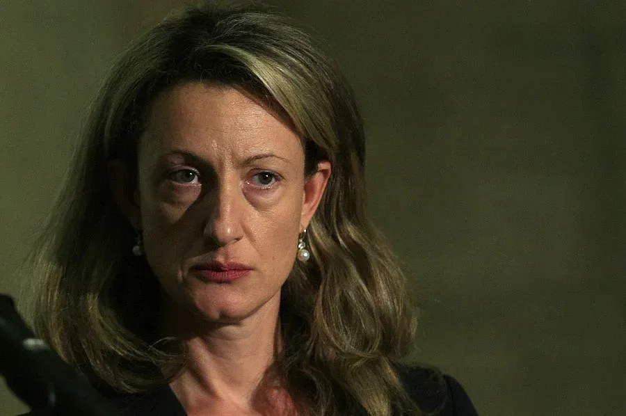 Златанова: Няма опасност за оперативните програми