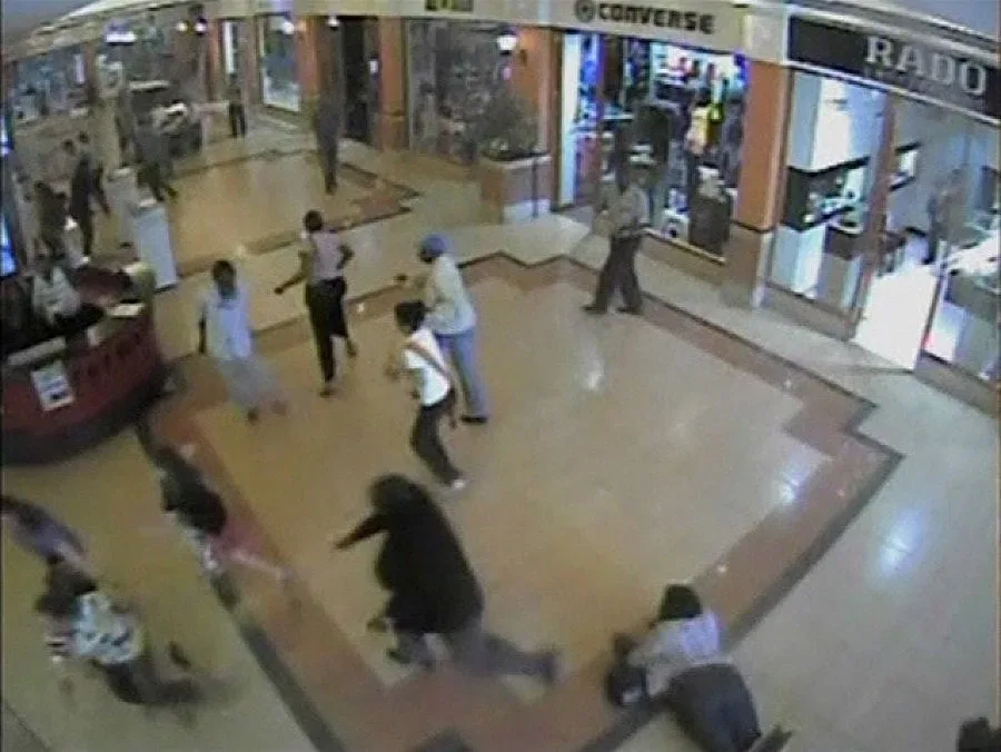 Откриха още 2 овъглени тела в мола в Найроби