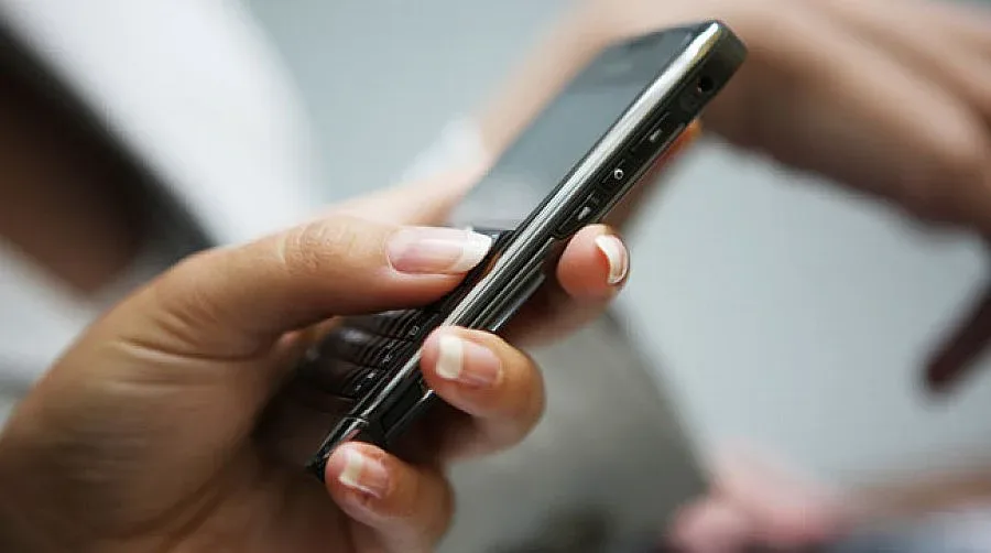 Лондон гони с SMS имигранти