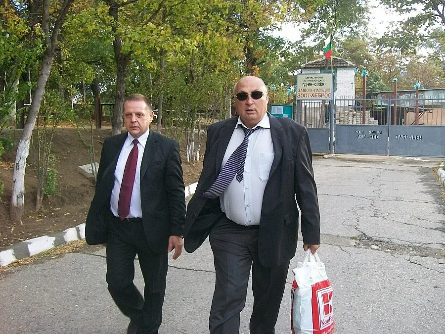 Полицаи помиряват Катуница с Цар Киро