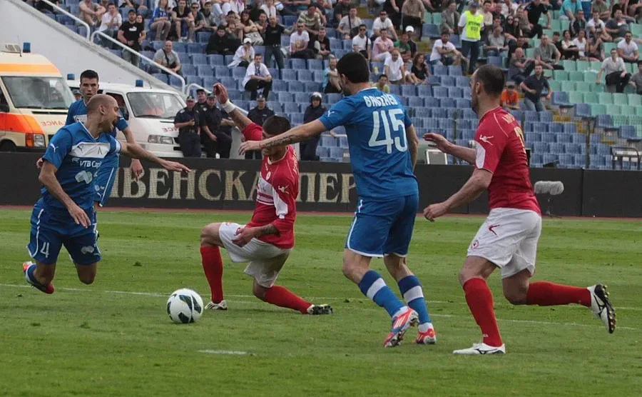 Цацаров и Лазаров укротяват дербито